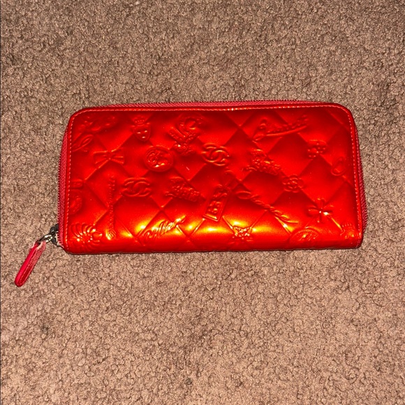 Authentic Red Chanel Women’s Zip Around Wallet in Excellent Condition - Picture 1 of 8